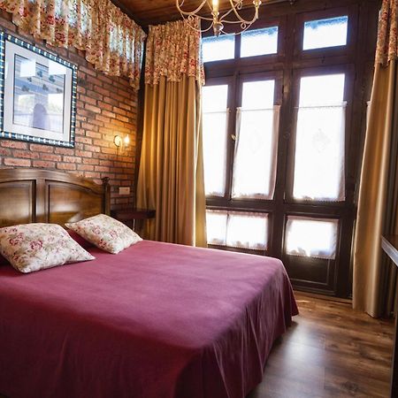 La Casona De Sobrepiedra Hotell Exteriör bild