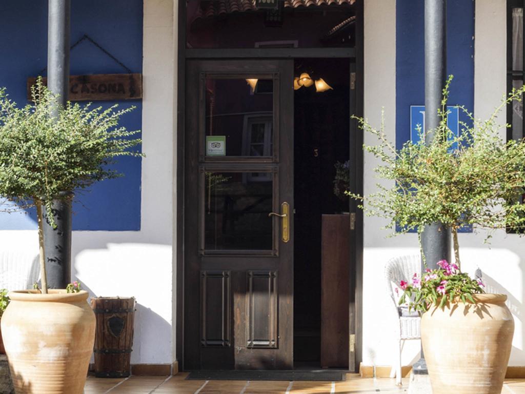 La Casona De Sobrepiedra Hotell Exteriör bild
