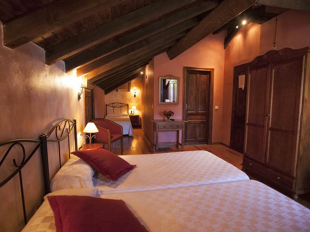 La Casona De Sobrepiedra Hotell Exteriör bild