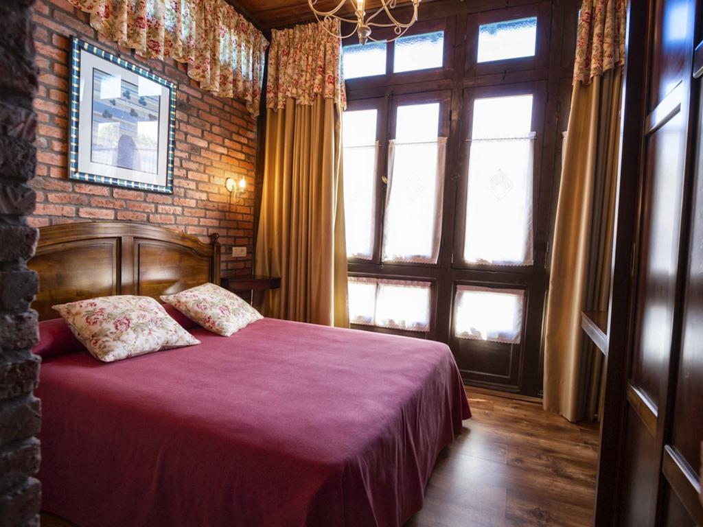 La Casona De Sobrepiedra Hotell Exteriör bild
